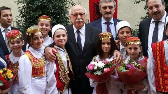 Bakan Avcı, Arnavutluk’ta yetim çocukları ziyaret etti