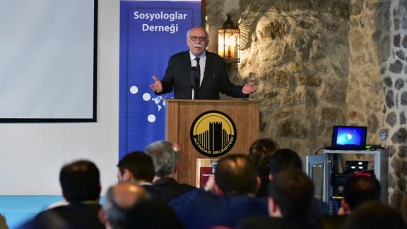 Bakan Avcı, “Türkiye´de Sosyolojiye Rol Vermek“ konferansına katıldı