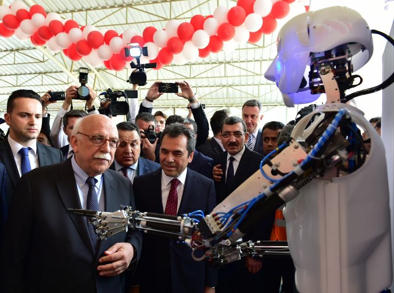 Bakan Avcı, 10. Uluslararası Robot Yarışması’na katıldı