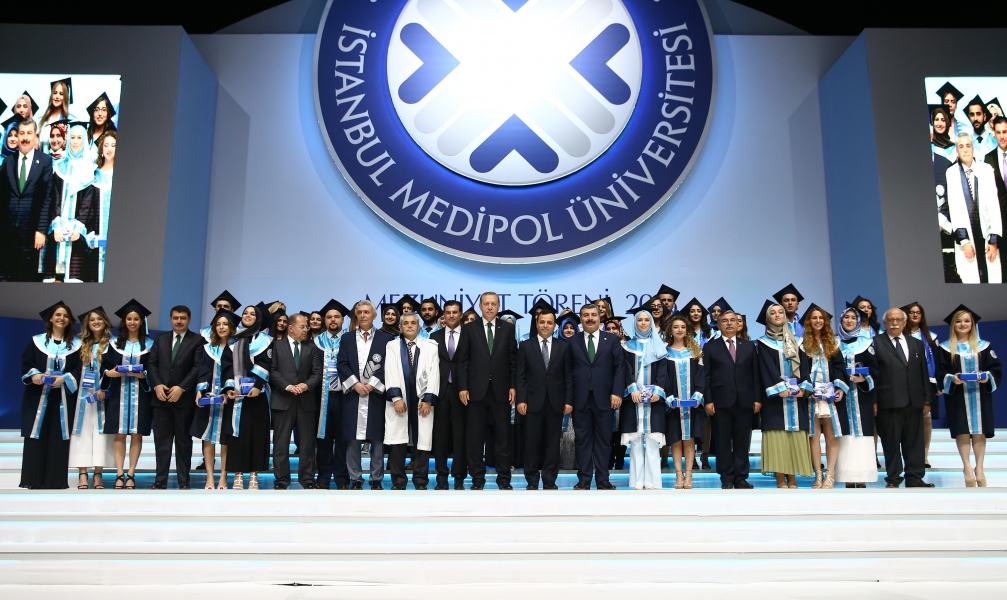 Bakan Yılmaz, Medipol Üniversitesi mezuniyet törenine katıldı