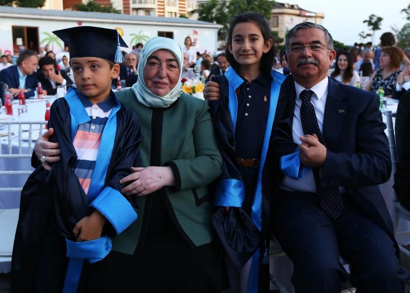 Bakan Yılmaz, Öğretmen Semiha Yıldırım İlkokulu´nun mezuniyet törenine katıldı