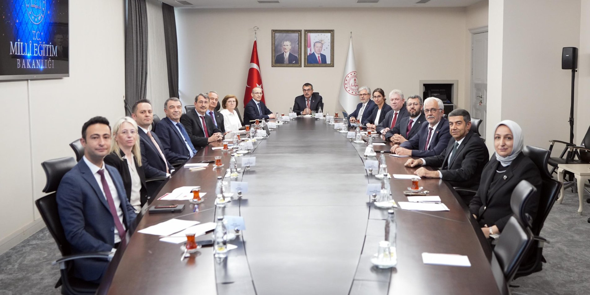 BAKAN TEKİN, CUMHURBAŞKANLIĞI EĞİTİM VE ÖĞRETİM POLİTİKALARI KURULU ÜYELERİ İLE BİR ARAYA GELDİ